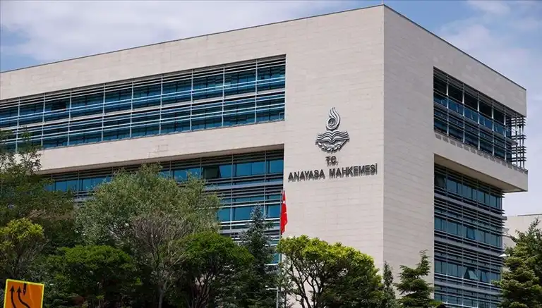 5 Partiye Anayasa Mahkemesi'nden Soruşturma