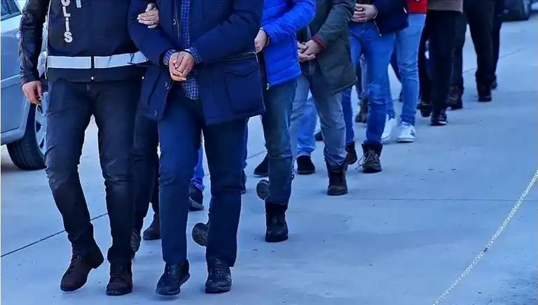 Adana'da Uyuşturucu Operasyonu: 3 Gözaltı