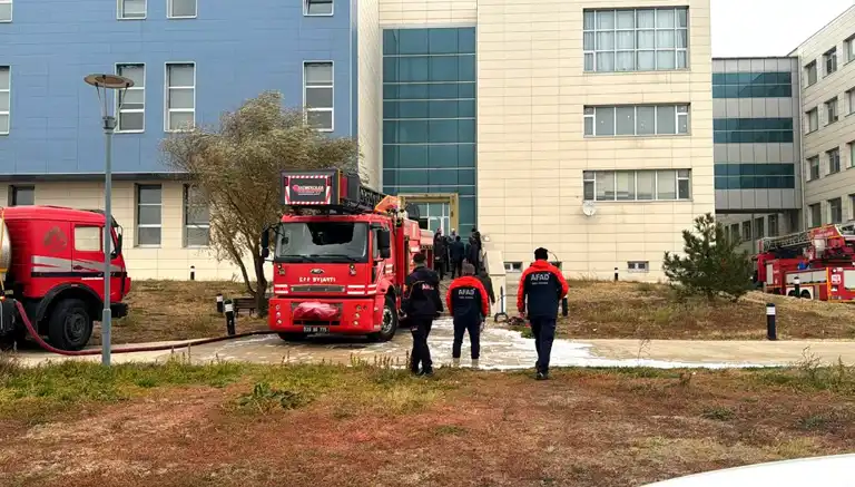 Kampüs Binasında Yangın! Öğrenciler Güvende